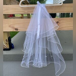 Elegant White Bridal Veil with Pearls